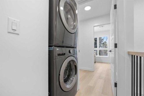 7415 39 Avenue Nw, Calgary, AB - Indoor Photo Showing Laundry Room