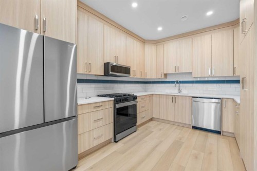7415 39 Avenue Nw, Calgary, AB - Indoor Photo Showing Kitchen With Stainless Steel Kitchen