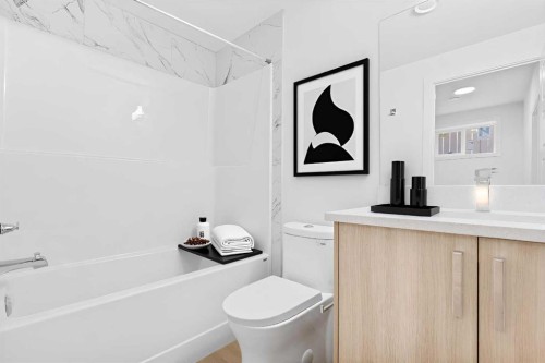 7415 39 Avenue Nw, Calgary, AB - Indoor Photo Showing Bathroom