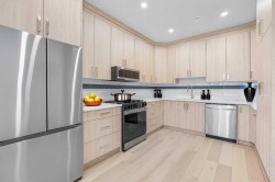 7415 39 Avenue NW Calgary, AB T3B 1W9