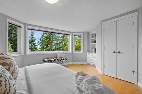 308 Parkridge Green Se, Calgary, AB - Indoor Photo Showing Bedroom