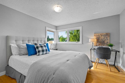 308 Parkridge Green Se, Calgary, AB - Indoor Photo Showing Bedroom