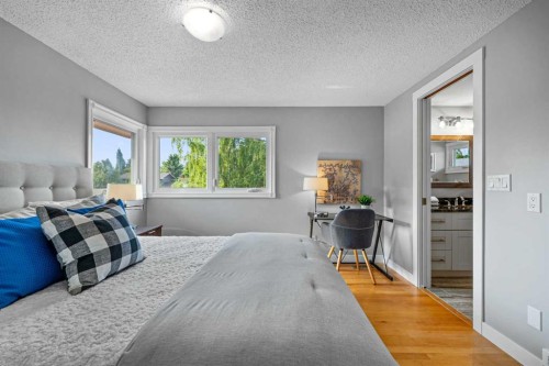 308 Parkridge Green Se, Calgary, AB - Indoor Photo Showing Bedroom