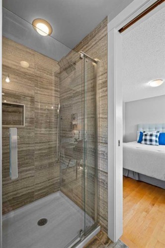 308 Parkridge Green Se, Calgary, AB - Indoor Photo Showing Bathroom