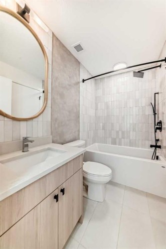 1319-4270 Norford Avenue Nw, Calgary, AB - Indoor Photo Showing Bathroom