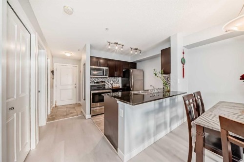 314-5 Saddlestone Way, Calgary, AB - Indoor Photo Showing Kitchen