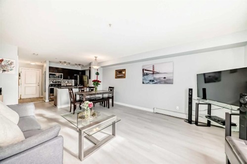 314-5 Saddlestone Way, Calgary, AB - Indoor Photo Showing Living Room