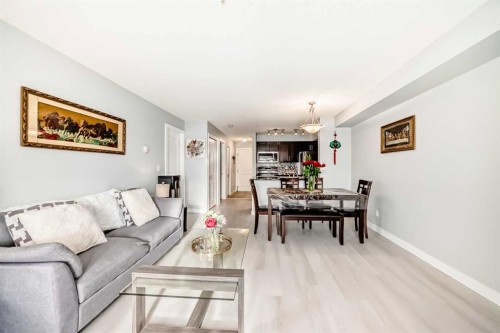 314-5 Saddlestone Way, Calgary, AB - Indoor Photo Showing Living Room