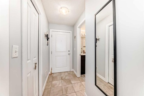 314-5 Saddlestone Way, Calgary, AB - Indoor Photo Showing Other Room