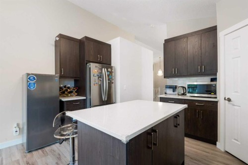 358 Hawkstone Drive Nw, Calgary, AB - Indoor Photo Showing Kitchen
