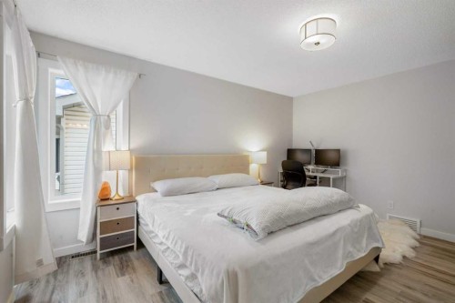 358 Hawkstone Drive Nw, Calgary, AB - Indoor Photo Showing Bedroom