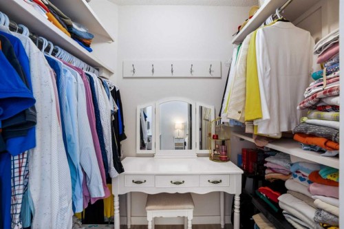 358 Hawkstone Drive Nw, Calgary, AB - Indoor With Storage