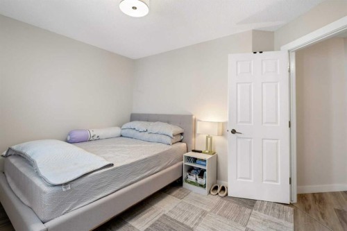 358 Hawkstone Drive Nw, Calgary, AB - Indoor Photo Showing Bedroom