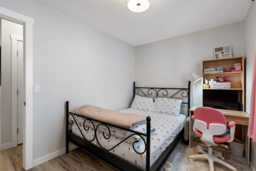 358 Hawkstone Drive Nw, Calgary, AB - Indoor Photo Showing Bedroom