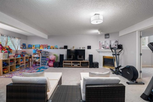 358 Hawkstone Drive Nw, Calgary, AB - Indoor