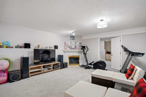 358 Hawkstone Drive Nw, Calgary, AB - Indoor