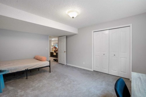 358 Hawkstone Drive Nw, Calgary, AB - Indoor Photo Showing Bedroom