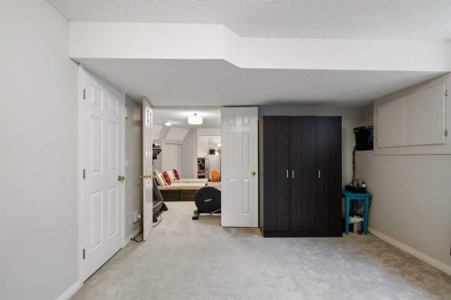 358 Hawkstone Drive Nw, Calgary, AB - Indoor Photo Showing Other Room