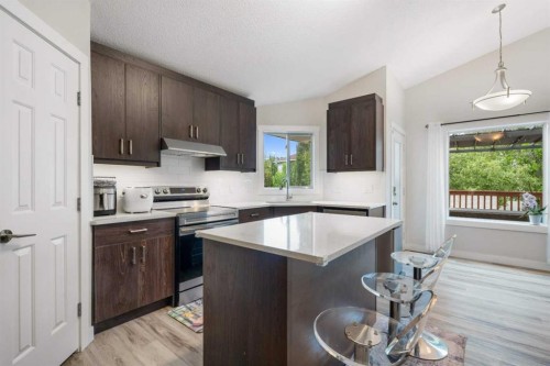 358 Hawkstone Drive Nw, Calgary, AB - Indoor Photo Showing Kitchen With Upgraded Kitchen