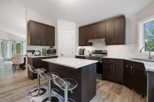 358 Hawkstone Drive Nw, Calgary, AB - Indoor Photo Showing Kitchen