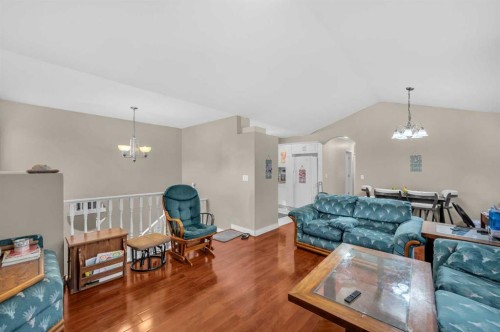 212 Tarawood Place Ne, Calgary, AB - Indoor Photo Showing Living Room