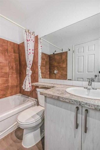39 Bermuda Drive, Calgary, AB - Indoor Photo Showing Bathroom