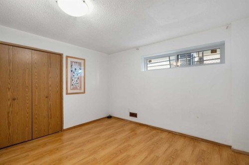 39 Bermuda Drive, Calgary, AB - Indoor Photo Showing Other Room