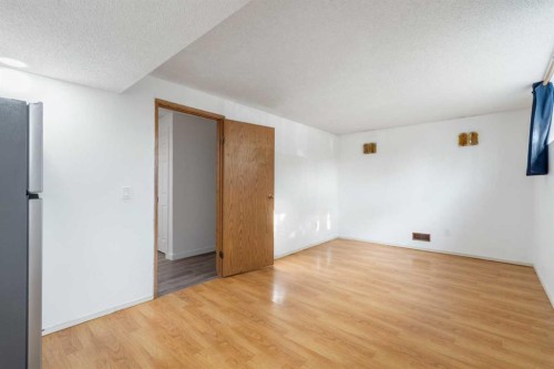 39 Bermuda Drive, Calgary, AB - Indoor Photo Showing Other Room