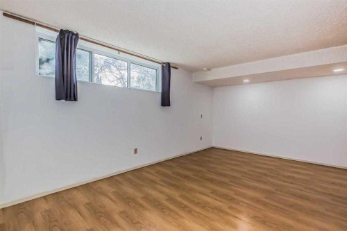 39 Bermuda Drive, Calgary, AB - Indoor Photo Showing Other Room