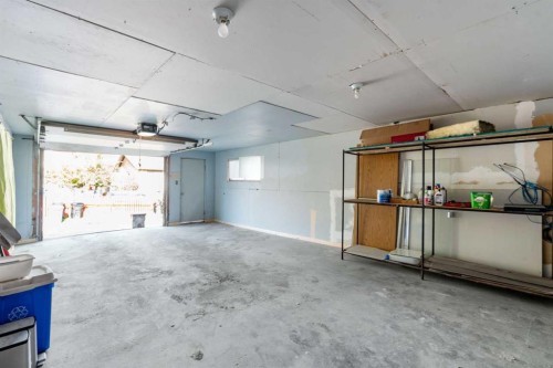 39 Bermuda Drive, Calgary, AB - Indoor Photo Showing Other Room