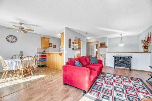 29E Wellington Cove, Strathmore, AB - Indoor Photo Showing Living Room