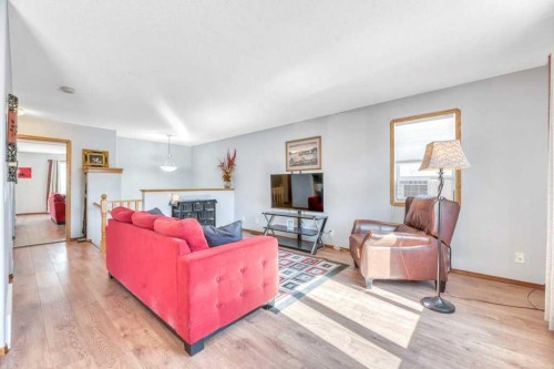 29E Wellington Cove, Strathmore, AB - Indoor Photo Showing Living Room