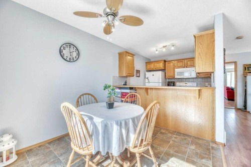 29E Wellington Cove, Strathmore, AB - Indoor Photo Showing Dining Room