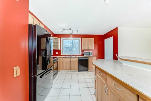 540 Dalmeny Hill Nw, Calgary, AB - Indoor Photo Showing Kitchen