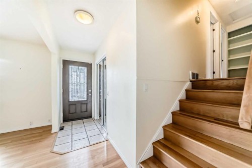 540 Dalmeny Hill Nw, Calgary, AB - Indoor Photo Showing Other Room