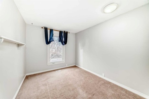 540 Dalmeny Hill Nw, Calgary, AB - Indoor Photo Showing Other Room