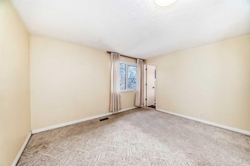 540 Dalmeny Hill Nw, Calgary, AB - Indoor Photo Showing Other Room