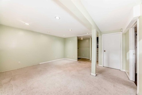 540 Dalmeny Hill Nw, Calgary, AB - Indoor Photo Showing Other Room