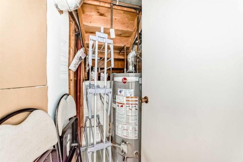 540 Dalmeny Hill Nw, Calgary, AB - Indoor Photo Showing Other Room