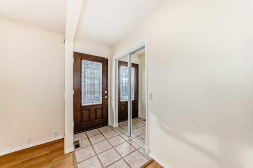 540 Dalmeny Hill Nw, Calgary, AB - Indoor Photo Showing Other Room