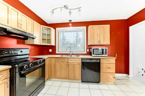 540 Dalmeny Hill Nw, Calgary, AB - Indoor Photo Showing Kitchen With Double Sink