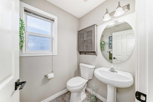 115 West Lakeview Circle, Chestermere, AB - Indoor Photo Showing Bathroom