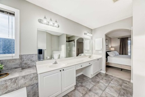 115 West Lakeview Circle, Chestermere, AB - Indoor Photo Showing Bathroom