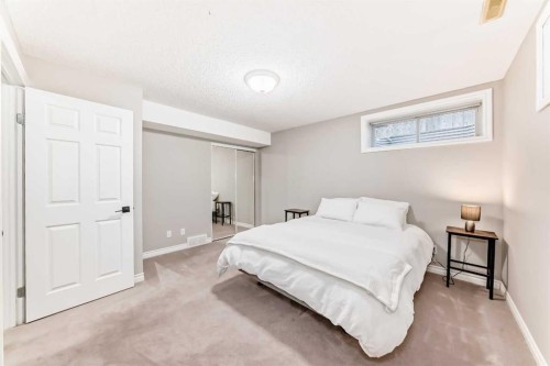 115 West Lakeview Circle, Chestermere, AB - Indoor Photo Showing Bedroom