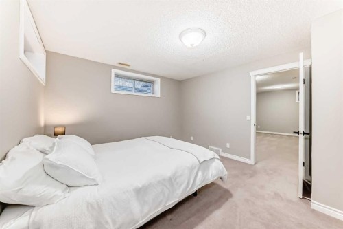 115 West Lakeview Circle, Chestermere, AB - Indoor Photo Showing Bedroom