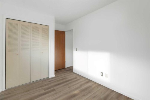 181 Dovercliffe Close Se, Calgary, AB - Indoor Photo Showing Other Room