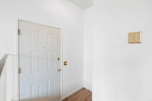 181 Dovercliffe Close Se, Calgary, AB - Indoor Photo Showing Other Room