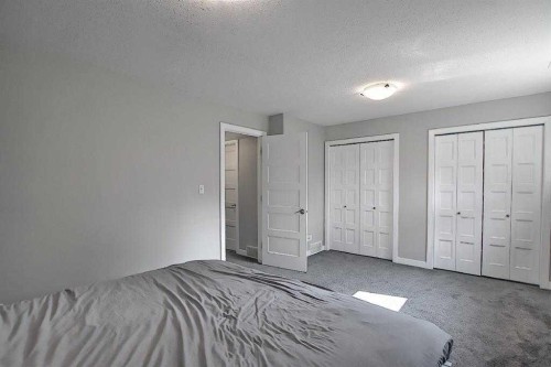 93 Winston Place, Blackfalds, AB - Indoor Photo Showing Bedroom