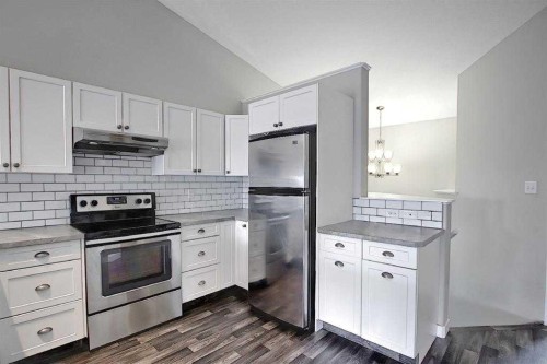 93 Winston Place, Blackfalds, AB - Indoor Photo Showing Kitchen
