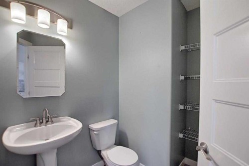 93 Winston Place, Blackfalds, AB - Indoor Photo Showing Bathroom